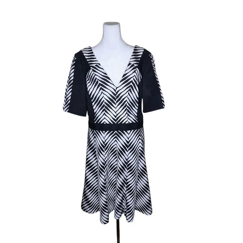 Betsey Johnson Chevron Stripe Fit and Flare Dress Womens Size 14 Black White